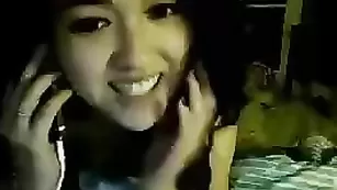 Строптивая курва Zilla_x нежно дрочит пизду