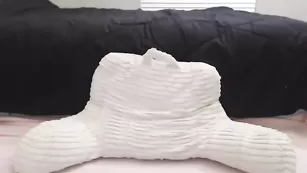 Горячая брюнетка Milkypanties мастурбирует двумя игрушками