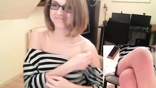 Строптивая девка Sexyofficegirl исполняет эротичное шоу