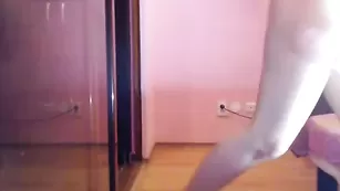 Импозантная самка Sex4you7711 трахает анал стальным фаллосом