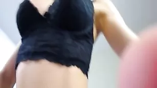 Шальная сучка Nwoww возбуждает большими сиськами