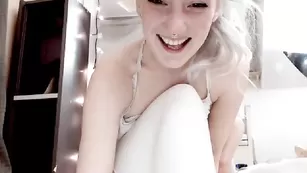 Шальная кобыла Ashleyvex показывает свое тело