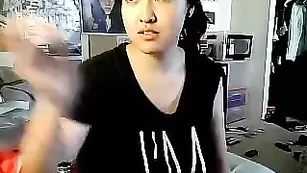 Роскошная азиатка Zilla_x общается во фри чате