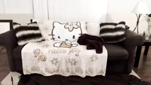 Сексуальные девки Alypug мастурбируют вибратором