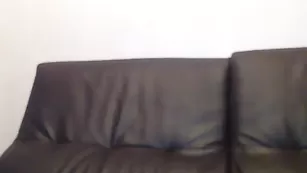 Восхитительная курва Bubblekush7 ласкает бритую киску