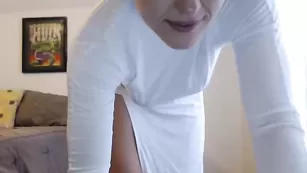 Жаркая телка Busty_ir_housewife дрочит половые губки