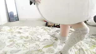 Смазливая краля Anya96 соблазняет огромной задницей