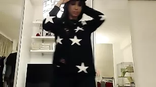 Миленькая брюнеточка Crazym_ во фри чате