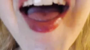 Захватывающая курва Sexypamy теребит мокрую киску