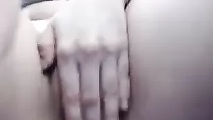 Шальная самка Pame_la куражится с двумя секс игрушками