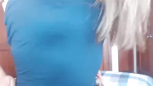 Порочная краля Sexyaliceskay лижет ножки и дрочит очко