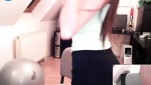 Кульная баба Sexyofficegirl сосет члено