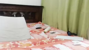 Темноволосая путана Alejita2107 возбуждает большой жопой