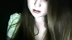 Замечательная баба Love_april_ показывает сиси и попку