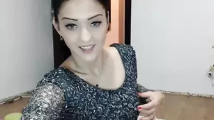 Аппетитная куколка Lonelyst4r эротично позирует на камеру