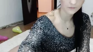 Аппетитная куколка Lonelyst4r эротично позирует на камеру