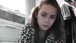Порочная дама Gwenlliangold показывает сисечки