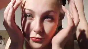 Замечательные бляди Passiongoddes69 ласкают сиськи