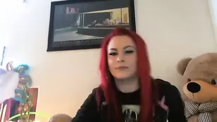 Рыжая шалава Blazingsweetheart смачно трахается с секс машиной