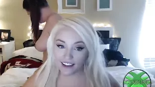 Озорные лесби Xxxbone занимаются ласками и мастурбацией