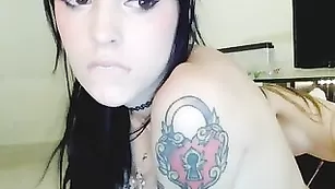 Шальные телки с тату ласкают большие сиськи