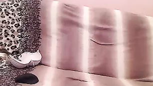 Грудастая красотка Sex4you7711 мастурбирует бритую пизду