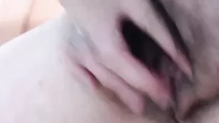 Развратная МИЛФ Isahotx трахает очко самотыком