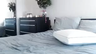 Красивая цаца Chatmebabe69 лежит в чулках и общается