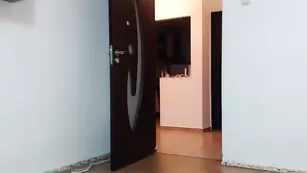 Длинноволосая сучка Lonelyst4r демонстрирует сексуальные ножки