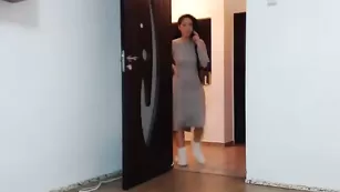 Длинноволосая сучка Lonelyst4r демонстрирует сексуальные ножки