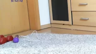 Симпатичная курва Sexydea нежно теребит вагину