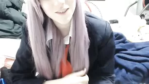 Очаровательная курва Lana_rain смачно долбит анал