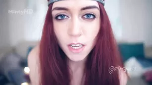 Рыженькая прелесть Hottminx балуется с вибратором