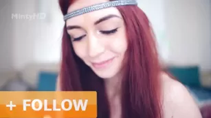 Рыженькая прелесть Hottminx балуется с вибратором