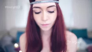 Рыженькая прелесть Hottminx балуется с вибратором