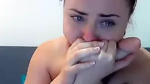 Шальные цыпочки Emmmafox мастурбируют секс игрушками