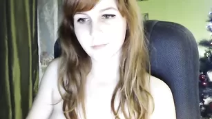 Сексуальная брюнетка Zuram03 ласкает интимные прелести