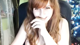 Сексуальная брюнетка Zuram03 ласкает интимные прелести