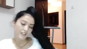 Аппетитная шалава Lonelyst4r соблазняет упругой попкой