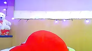 Грудастая пассия Sexyfoyyou наминает свои прелести