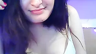 Грудастая пассия Sexyfoyyou наминает свои прелести
