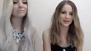 Сексуальные чики Chika_bomb лижут анус