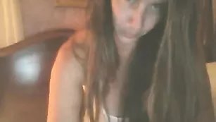 Аппетитная стерва Lustful_want раздевается на камеру