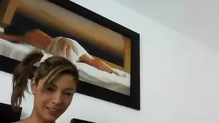 Симпатичная курва Dina_10 позирует голенькая