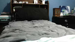 Смазливая путана Karsonkush теребит киску