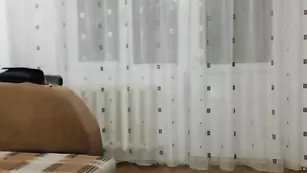 Пылкая дамочка Lonelyst4r смачно мастурбирует пизду