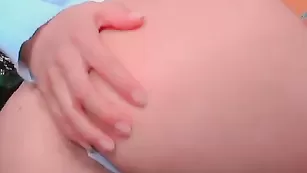 Озорная соска Xxhotcum соблазняет большой жопой