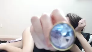 Озорная курва Bonniebruise мастурбирует пизду