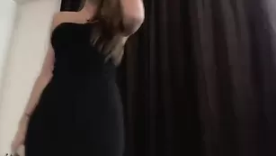 Сочная малышка Miss_m теребит бритую киску