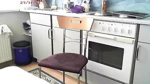 Секси девка Sexydea соблазняет огромной попой